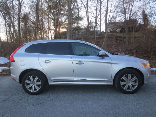 Used 2016 Volvo XC60 T6 AWD/4WD image 12
