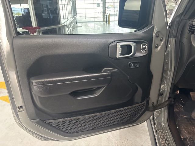 Used 2022 Jeep Gladiator Rubicon AWD/4WD image 12
