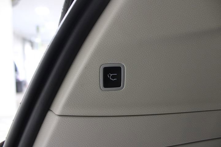 Used 2024 Chrysler Pacifica Touring-L image 16