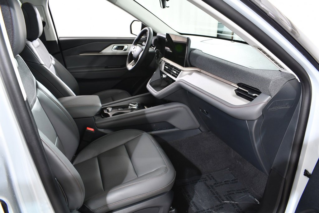 New 2025 Ford Explorer Active w/ Active Comfort Package image 10