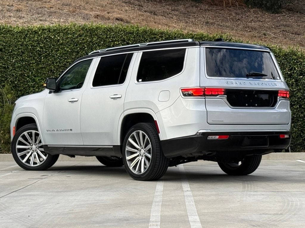 Used 2023 Jeep Grand Wagoneer 4WD image 2