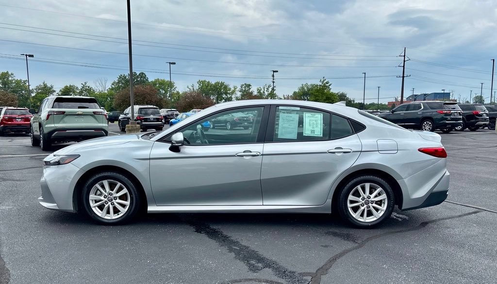 Used 2025 Toyota Camry LE FWD image 4