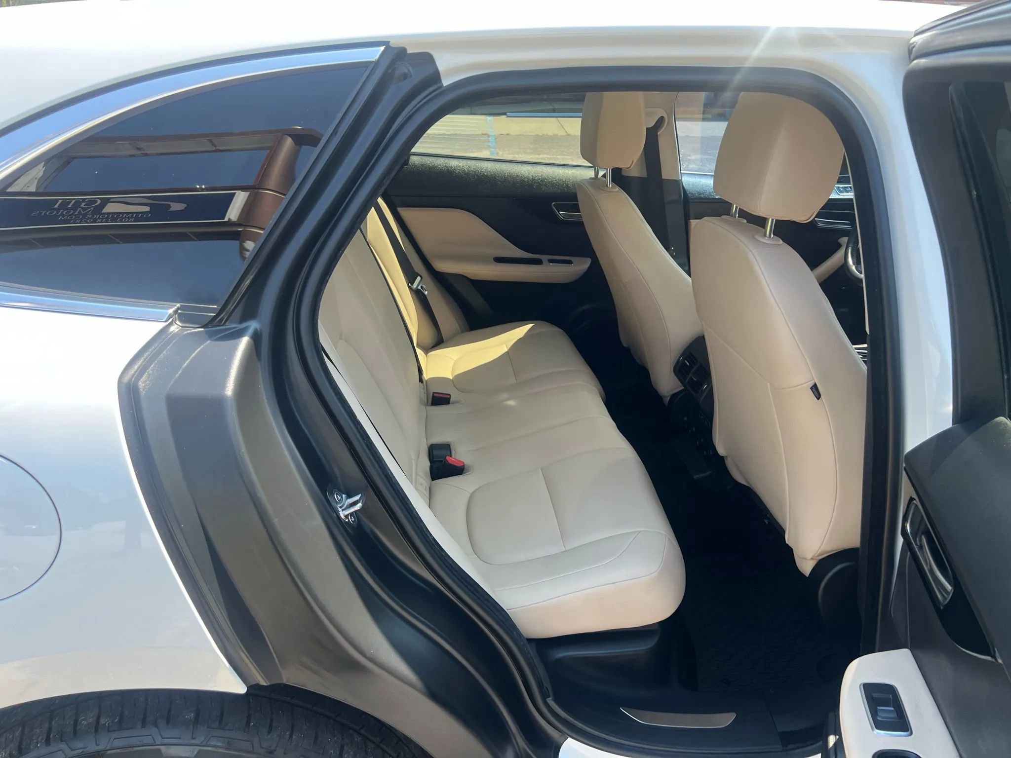 Used 2020 Jaguar F-PACE Premium image 6