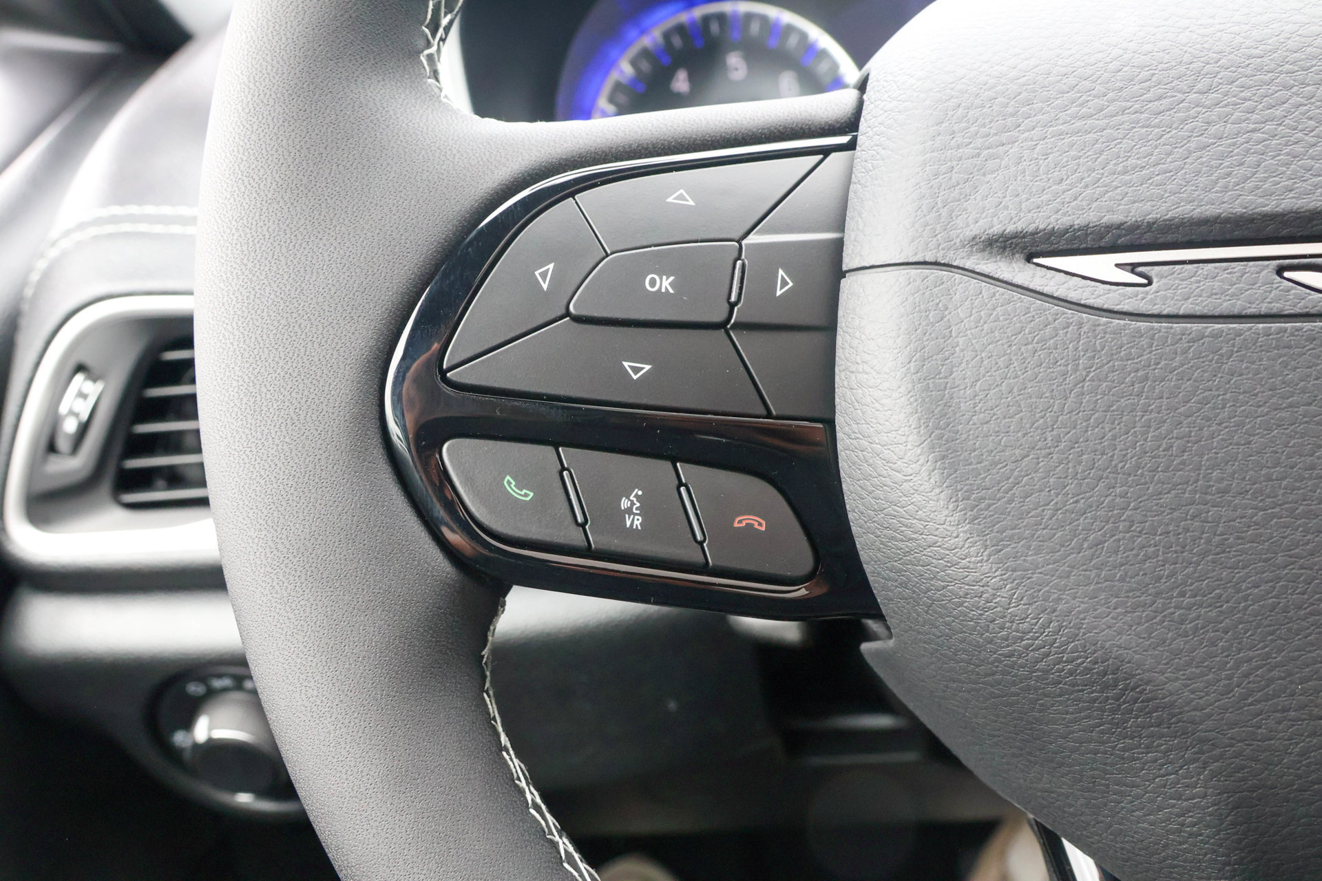 New 2027 Chrysler Pacifica Limited AWD/4WD image 26