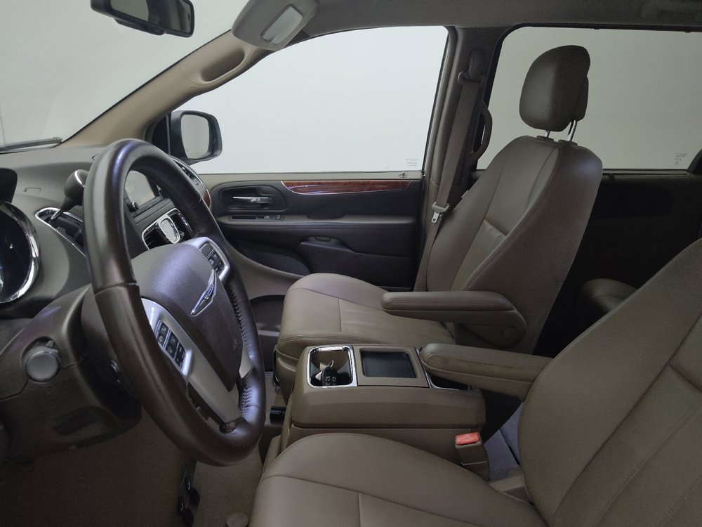 Used 2015 Chrysler Town & Country Touring w/ Driver Convenience Group FWD image 17