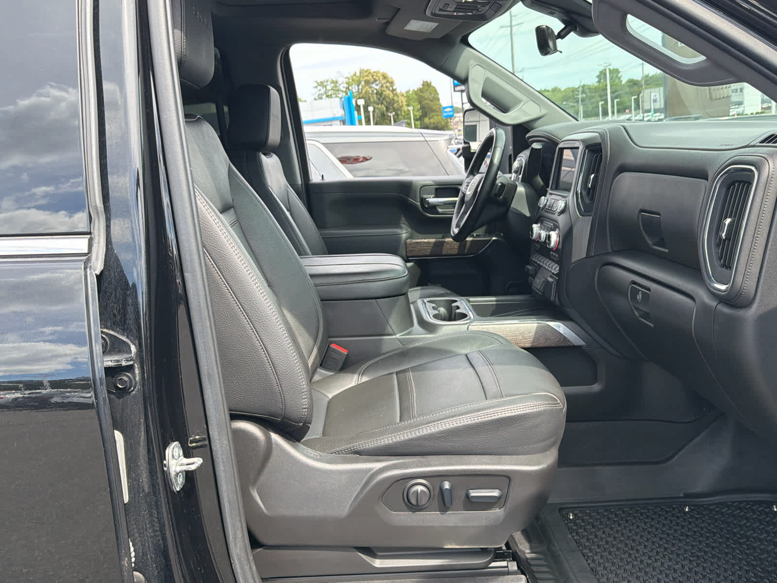 Certified 2023 GMC Sierra 3500 Denali w/ Denali Black Diamond Edition AWD/4WD image 27