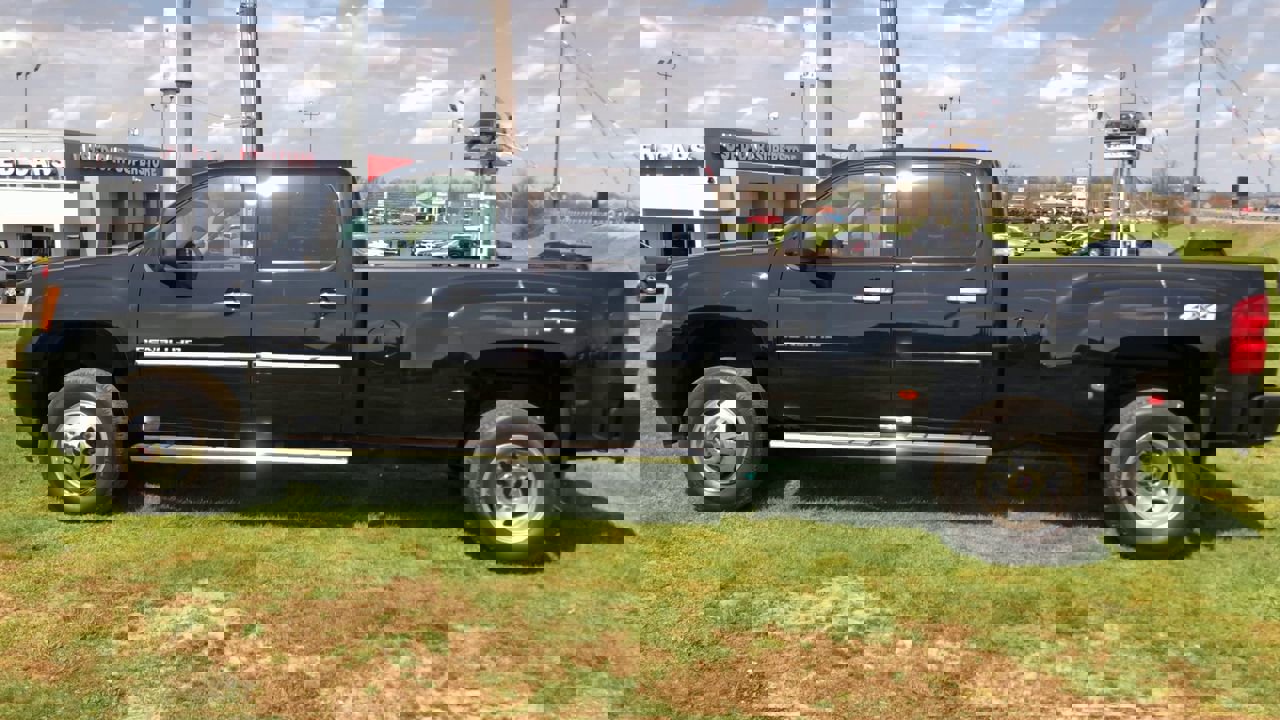 Used 2013 GMC Sierra 3500 Denali image 4