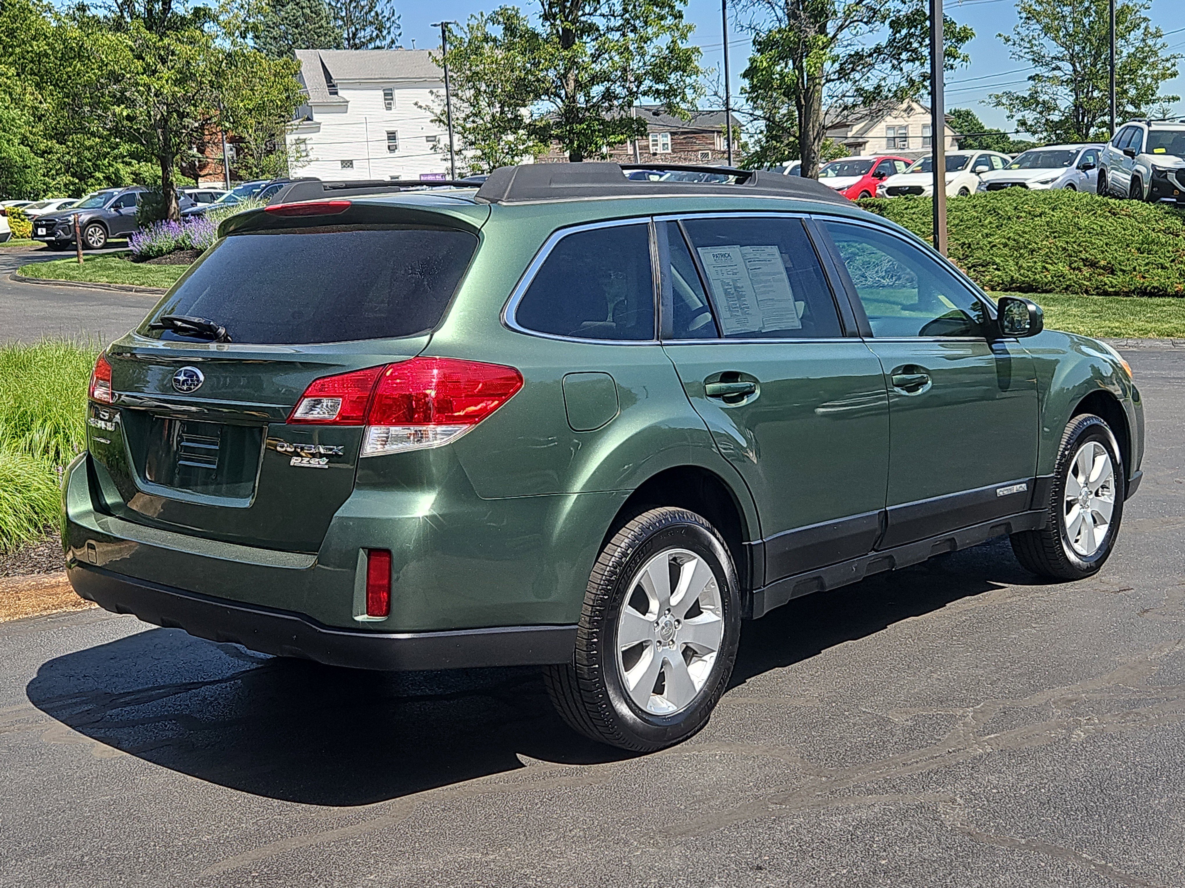 Used 2011 Subaru Outback 2.5i Premium w/ All-Weather Pkg AWD/4WD image 2