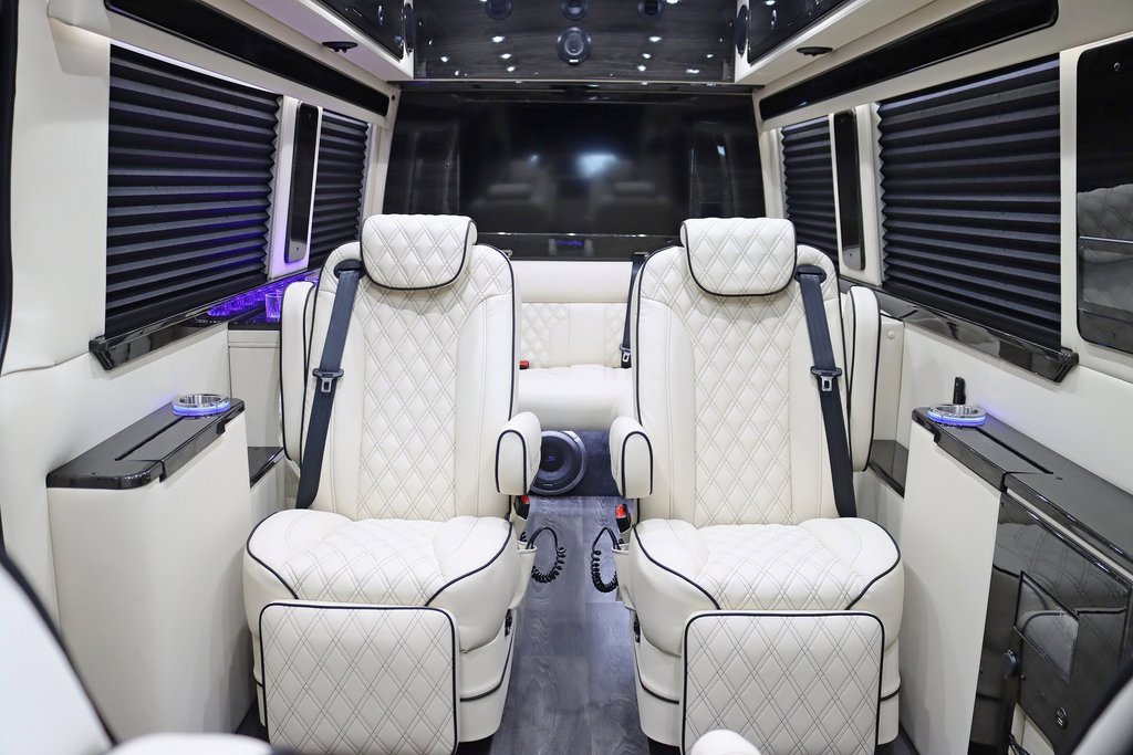 Used 2024 Mercedes-Benz Sprinter 3500 image 33