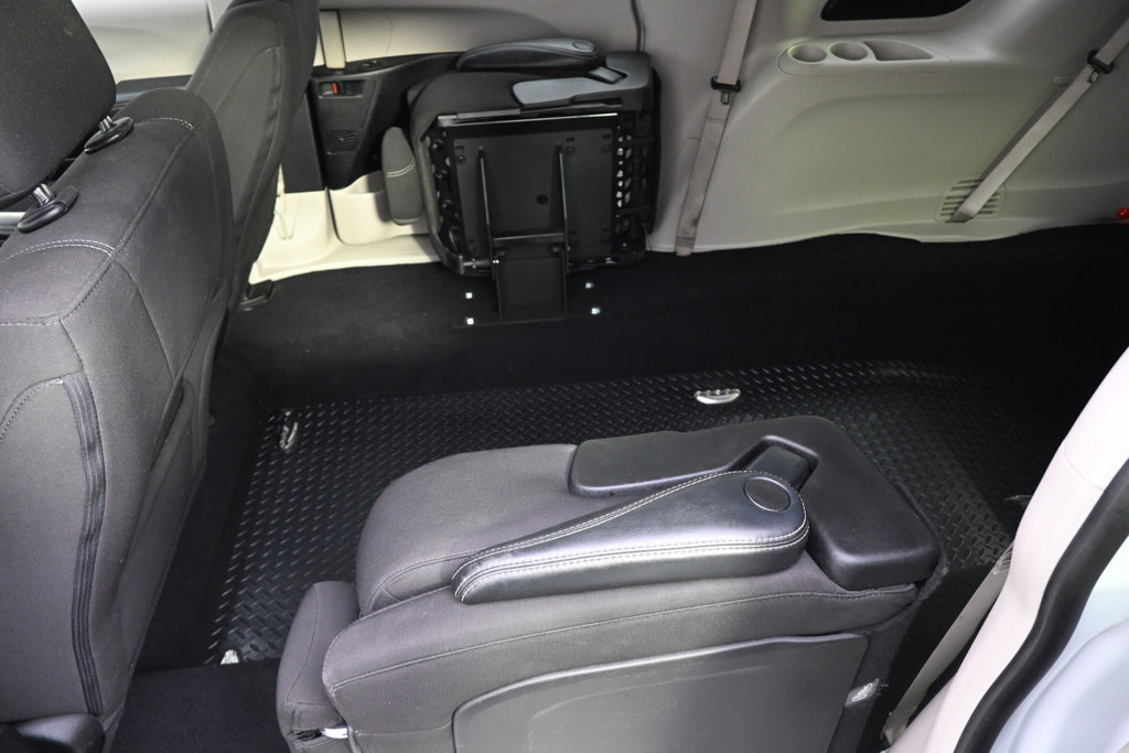 Used 2023 Chrysler Voyager LX FWD image 22