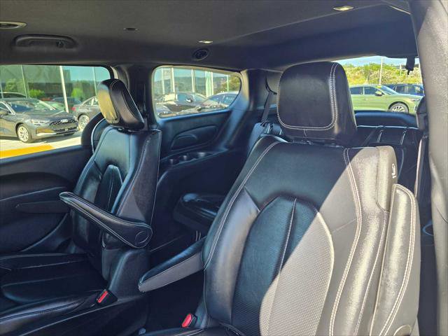 Used 2024 Chrysler Pacifica Limited image 18