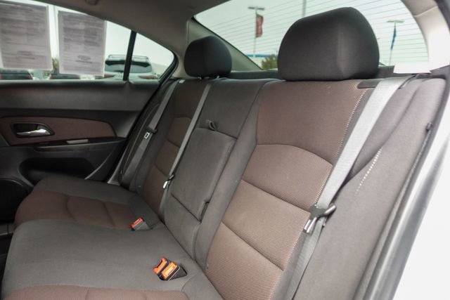 Used 2015 Chevrolet Cruze LT w/ Technology Package image 23