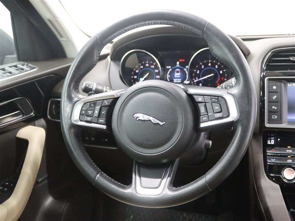 Used 2018 Jaguar F-PACE Prestige AWD/4WD image 24