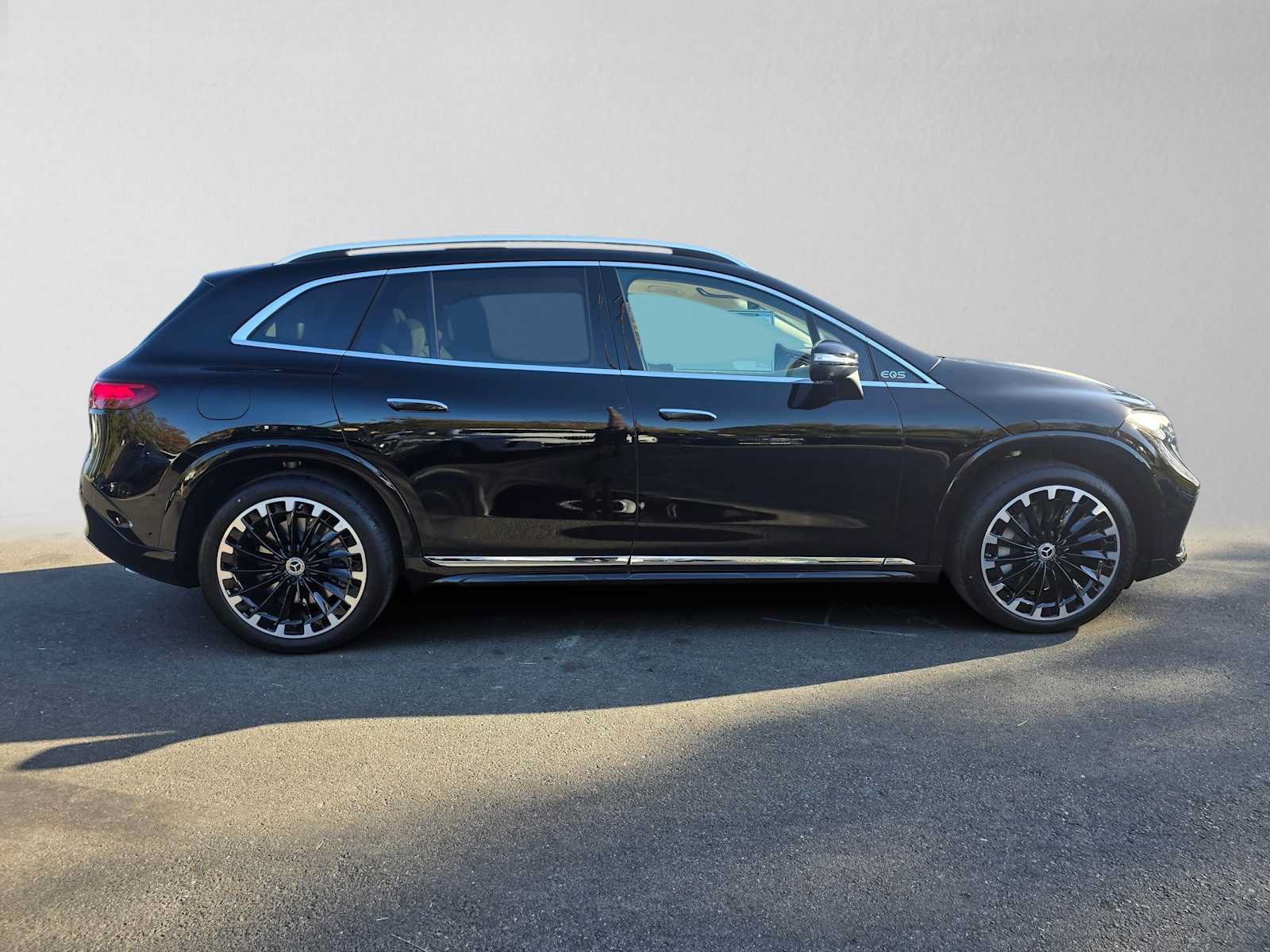 New 2027 Mercedes-Benz EQS 400 4MATIC SUV image 2