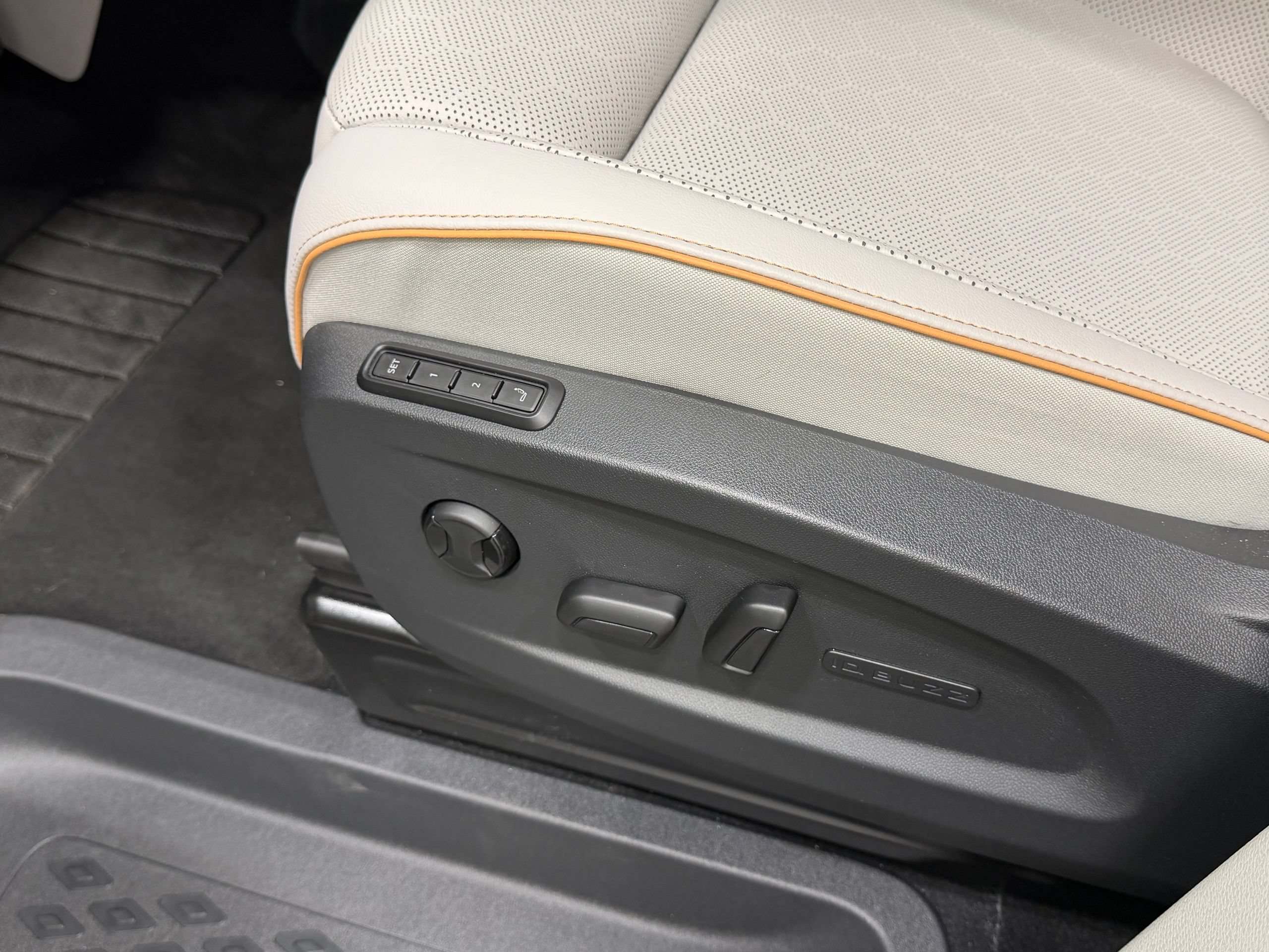 New 2025 Volkswagen ID. Buzz Pro S Plus AWD/4WD image 47