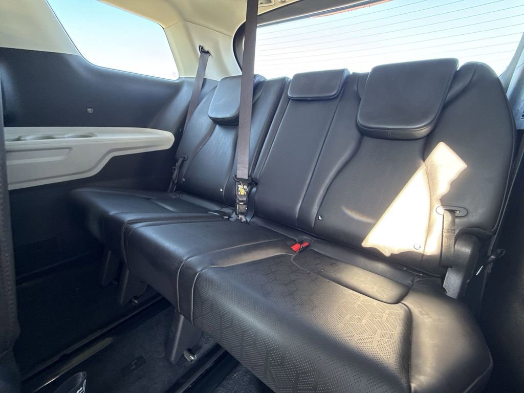 Used 2024 Kia Carnival LX image 25
