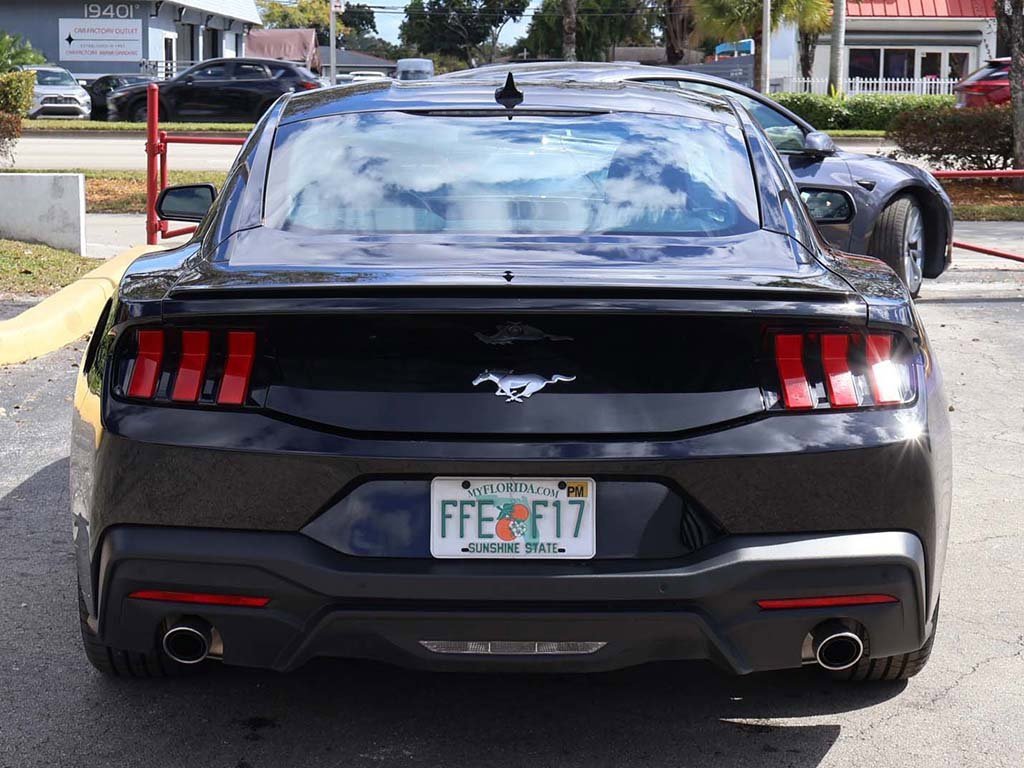 Used 2025 Ford Mustang Premium image 12