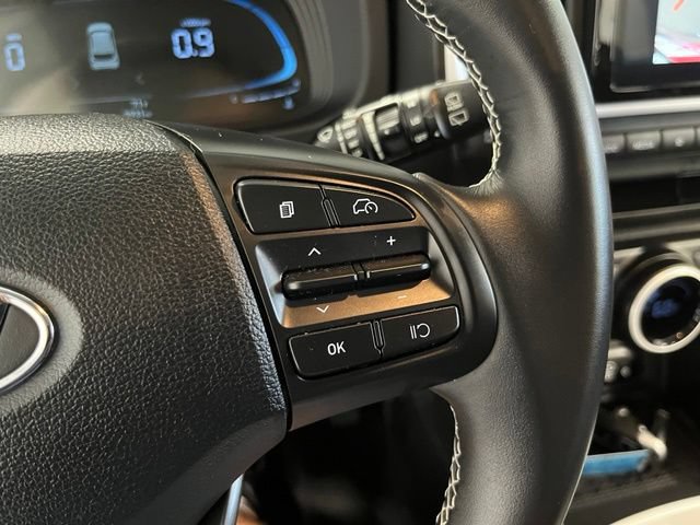 Used 2025 Hyundai Venue Limited FWD image 27