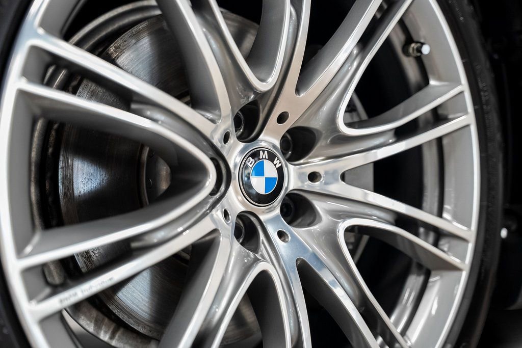 Used 2020 BMW 740i w/ Premium Package image 15