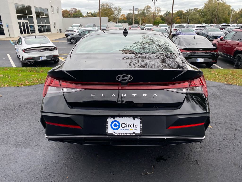 New 2025 Hyundai Elantra SEL w/ Cargo Package image 5