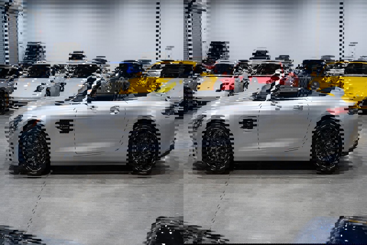 Used 2019 Mercedes-Benz AMG GT Roadster image 3