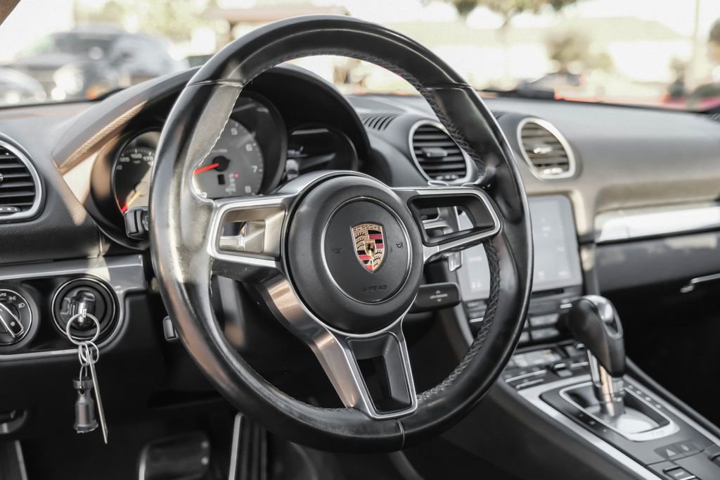 Used 2018 Porsche 718 Cayman S image 13