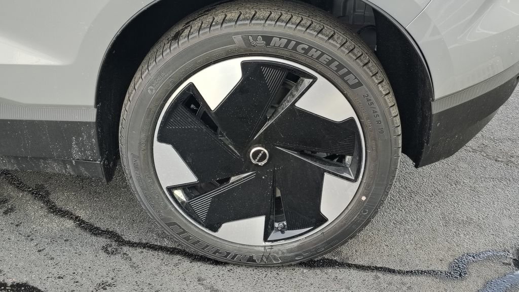 New 2026 Volvo EX30 Plus w/ Climate Package image 27