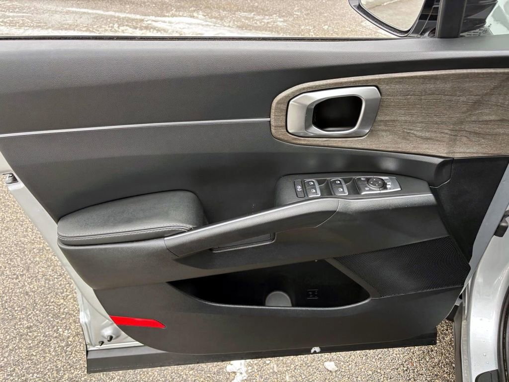 Used 2021 Kia Sorento EX w/ EX AWD X-Line Package image 11