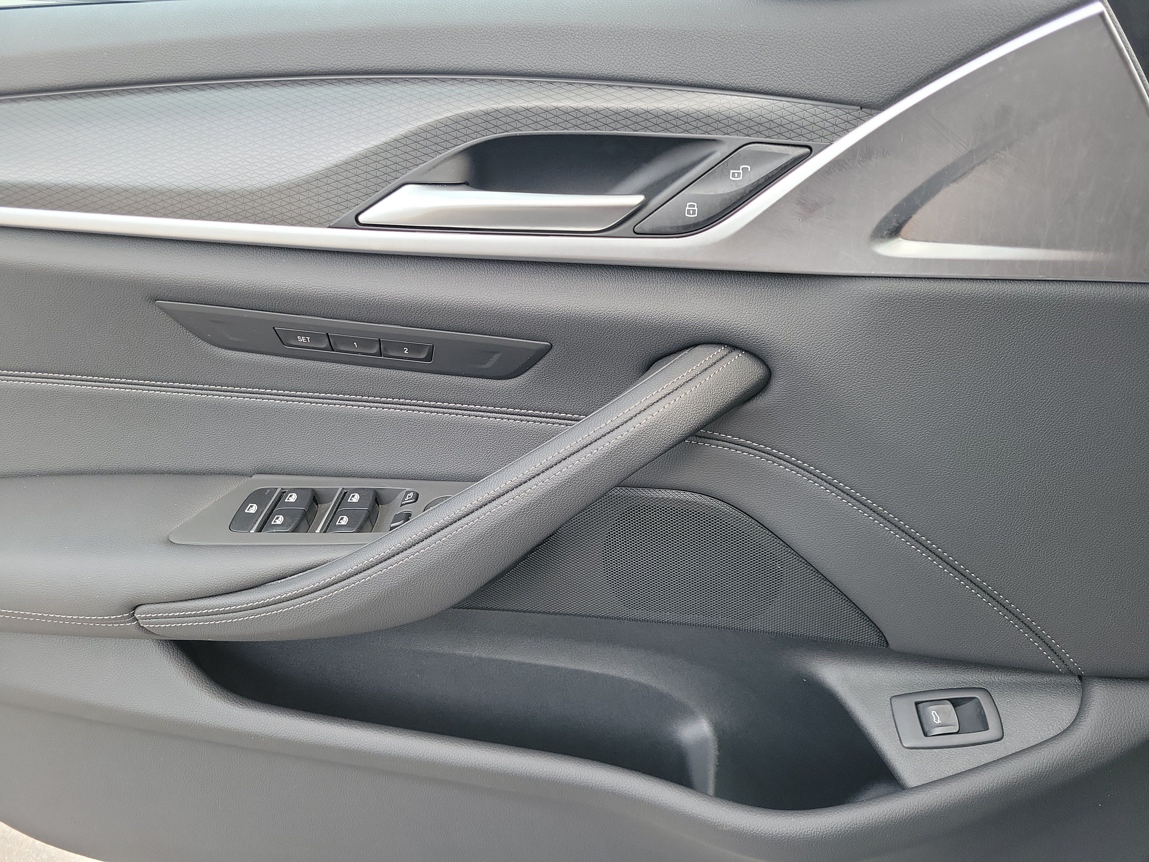 Used 2023 BMW 540i w/ M Sport Package RWD image 16