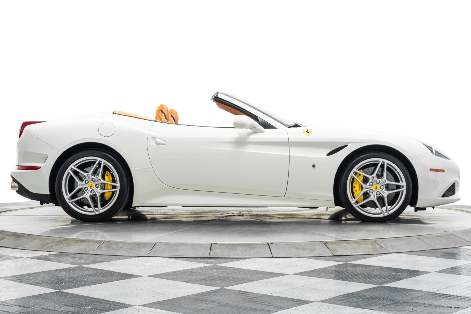 Used 2015 Ferrari California T image 51