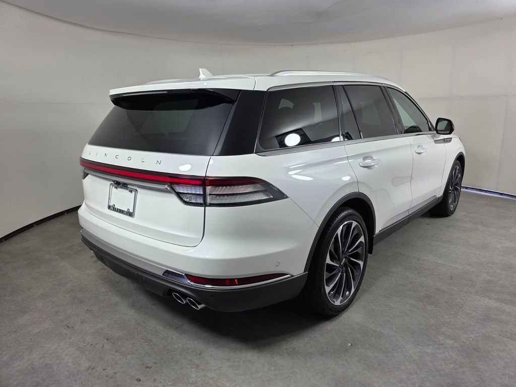 Used 2024 Lincoln Aviator Reserve w/ Equipment Group 201A image 4