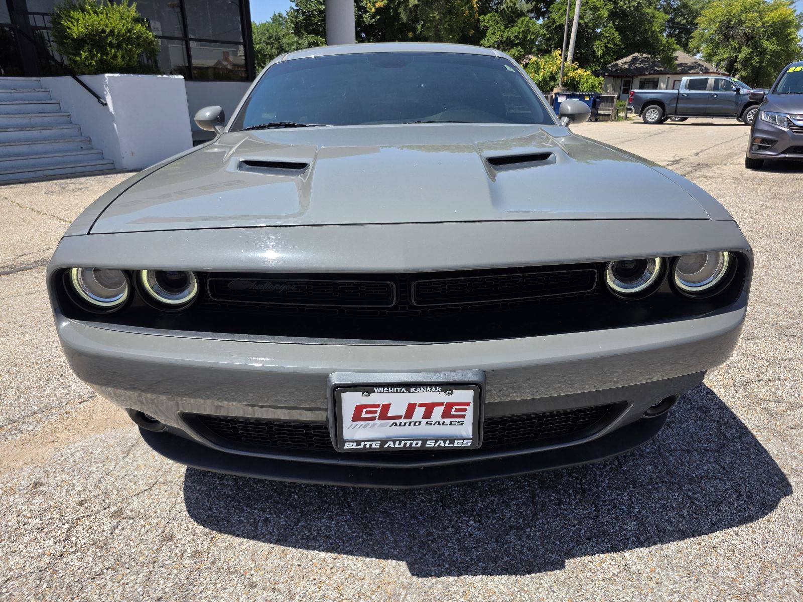 Used 2019 Dodge Challenger SXT w/ Blacktop Package RWD image 2