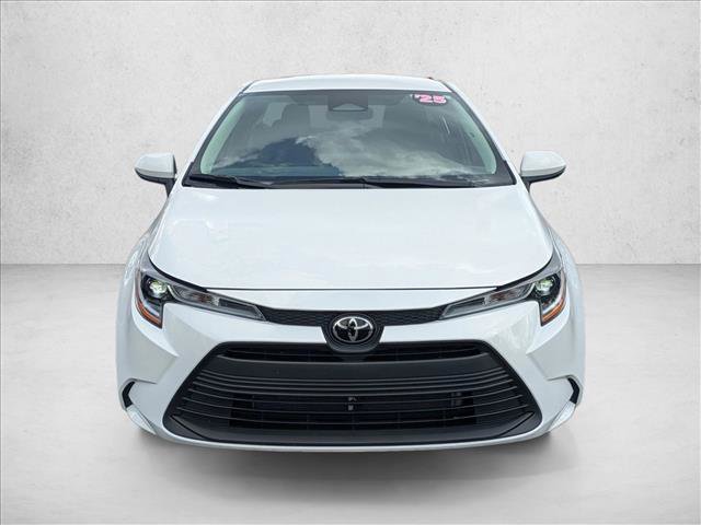 Used 2025 Toyota Corolla LE image 2