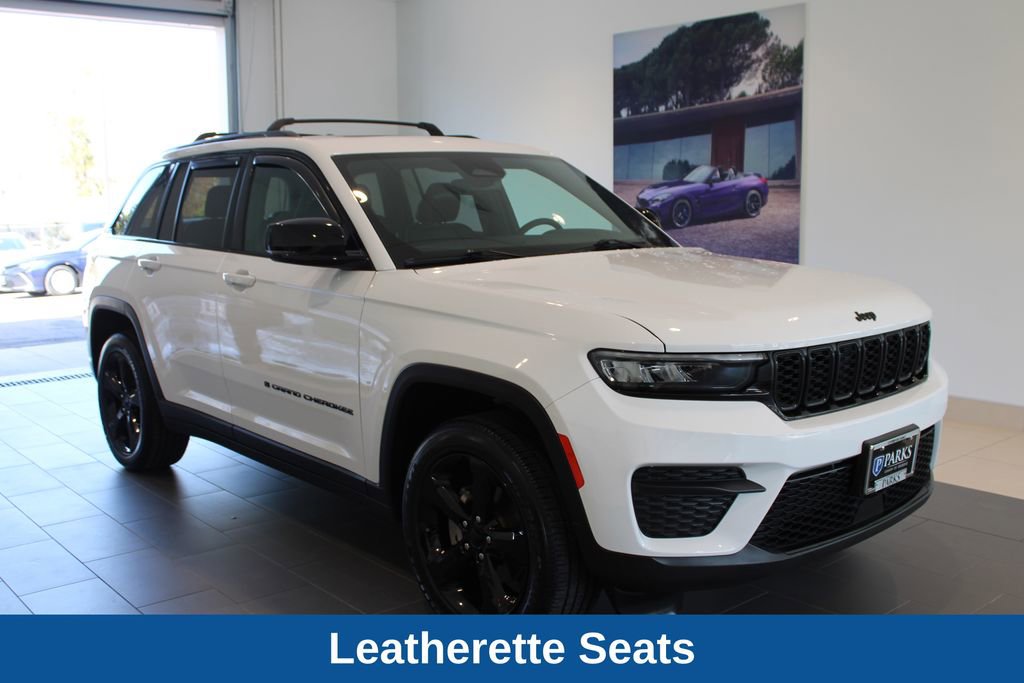 Used 2024 Jeep Grand Cherokee Altitude image 2