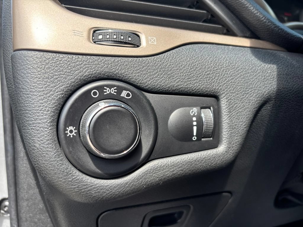 Used 2016 Jeep Cherokee Sport AWD/4WD image 18