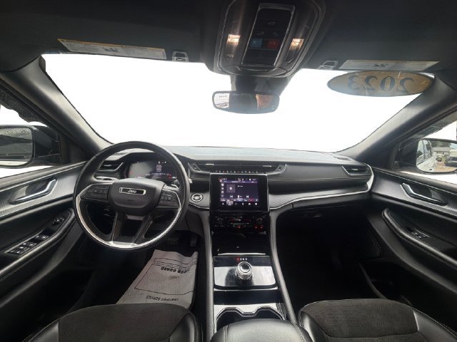 Used 2023 Jeep Grand Cherokee L Laredo AWD/4WD image 21