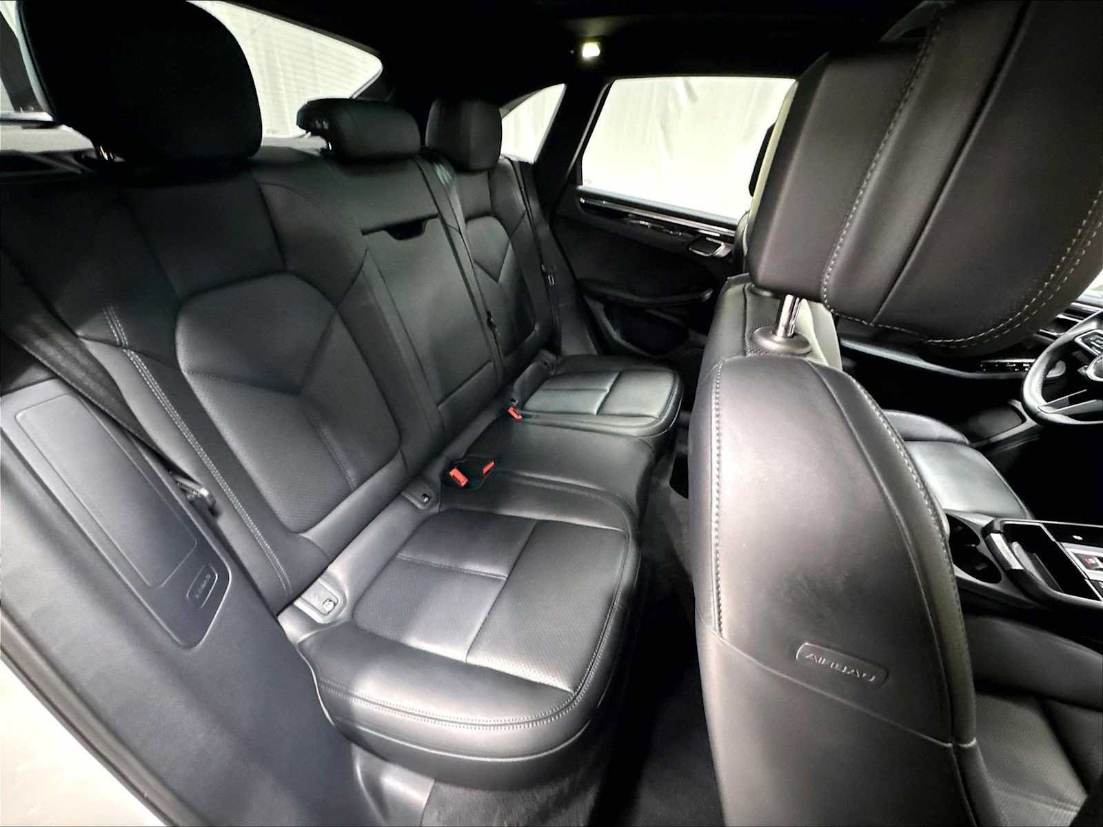 Used 2026 Porsche Macan AWD/4WD image 31