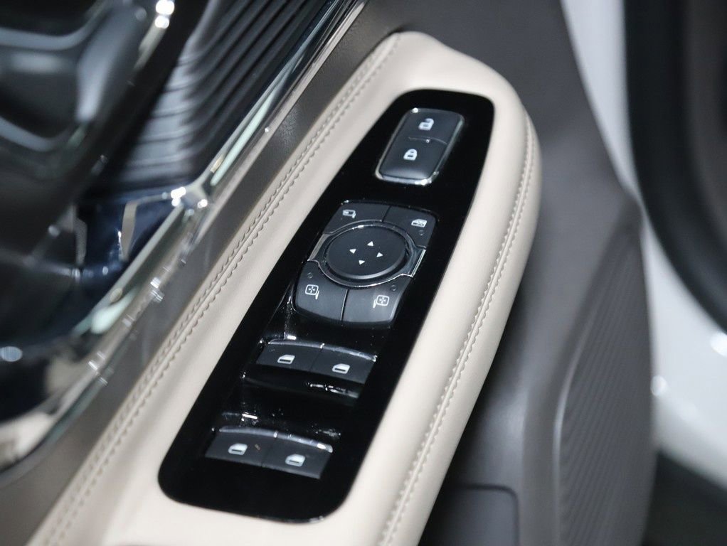 Certified 2022 Lincoln Corsair FWD image 16