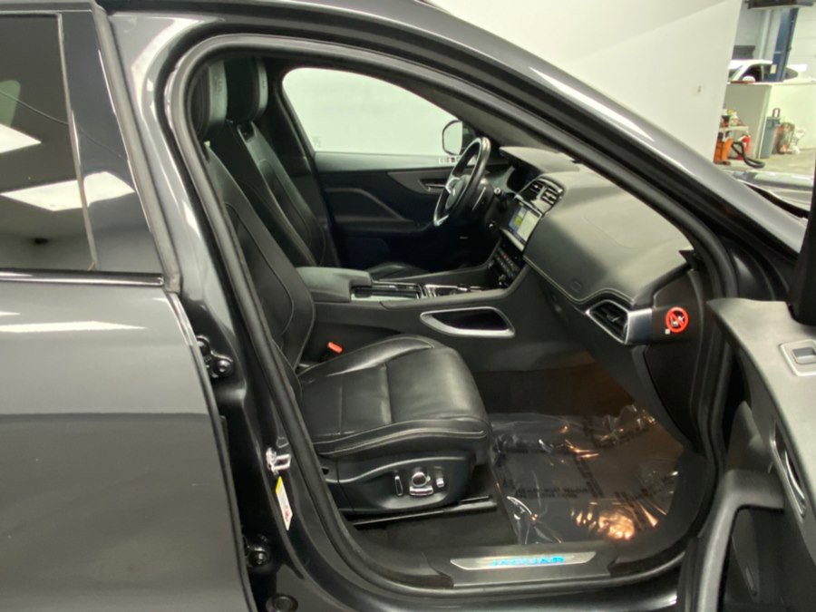 Used 2019 Jaguar F-PACE S image 23
