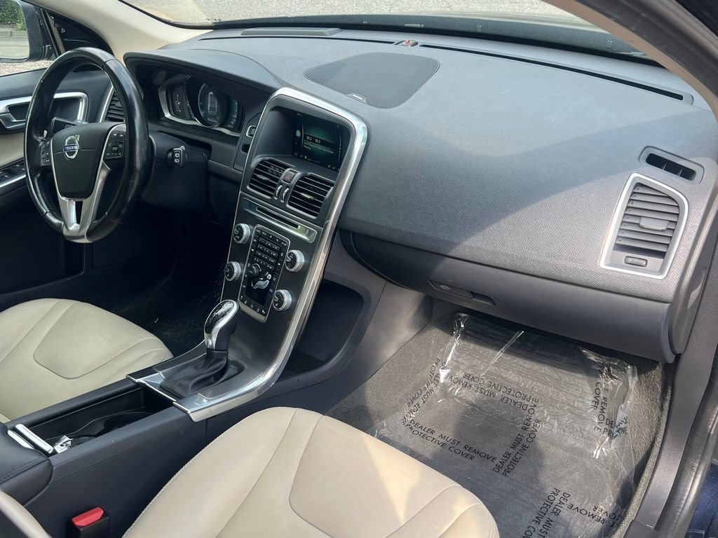 Used 2016 Volvo XC60 T6 Platinum w/ Climate Package AWD/4WD image 16