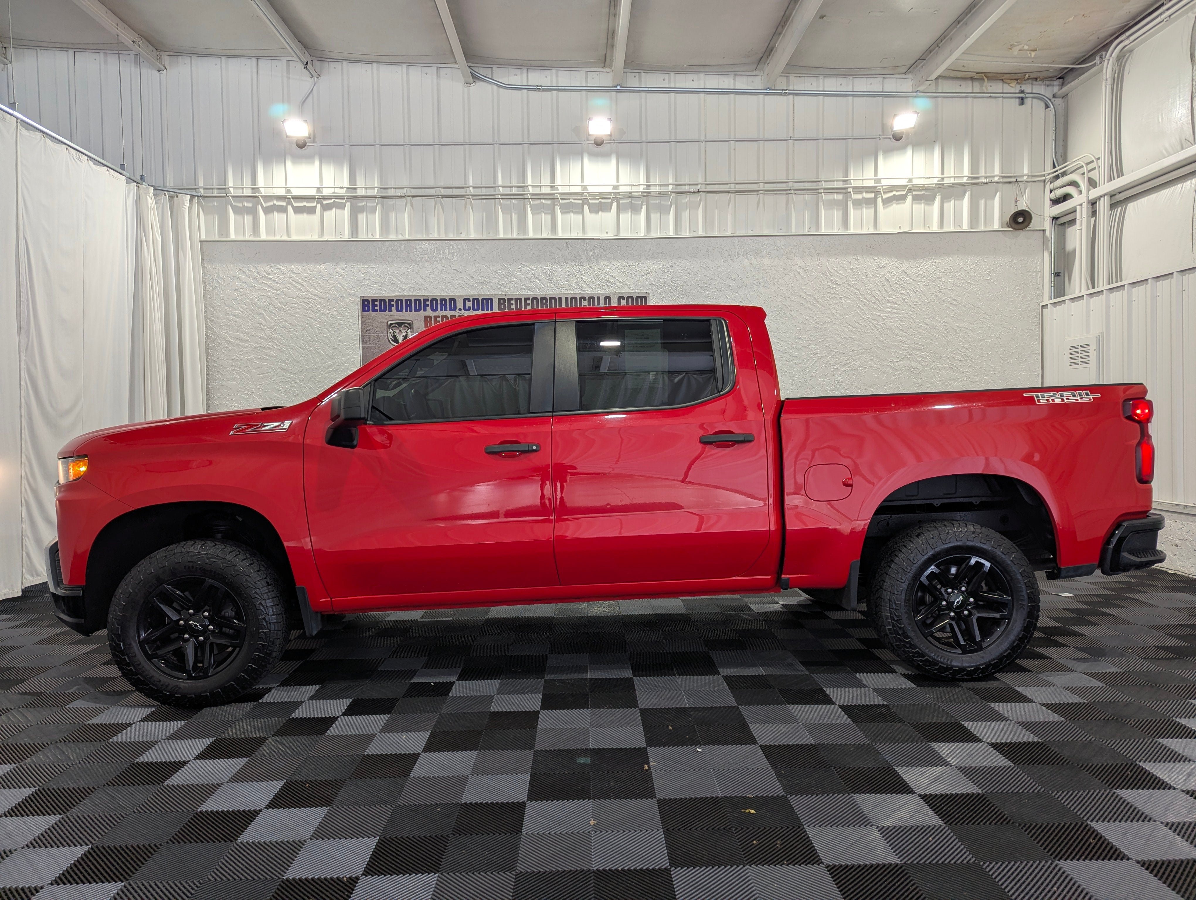 Used 2019 Chevrolet Silverado 1500 Custom Trail Boss w/ Custom Convenience Package AWD/4WD image 2