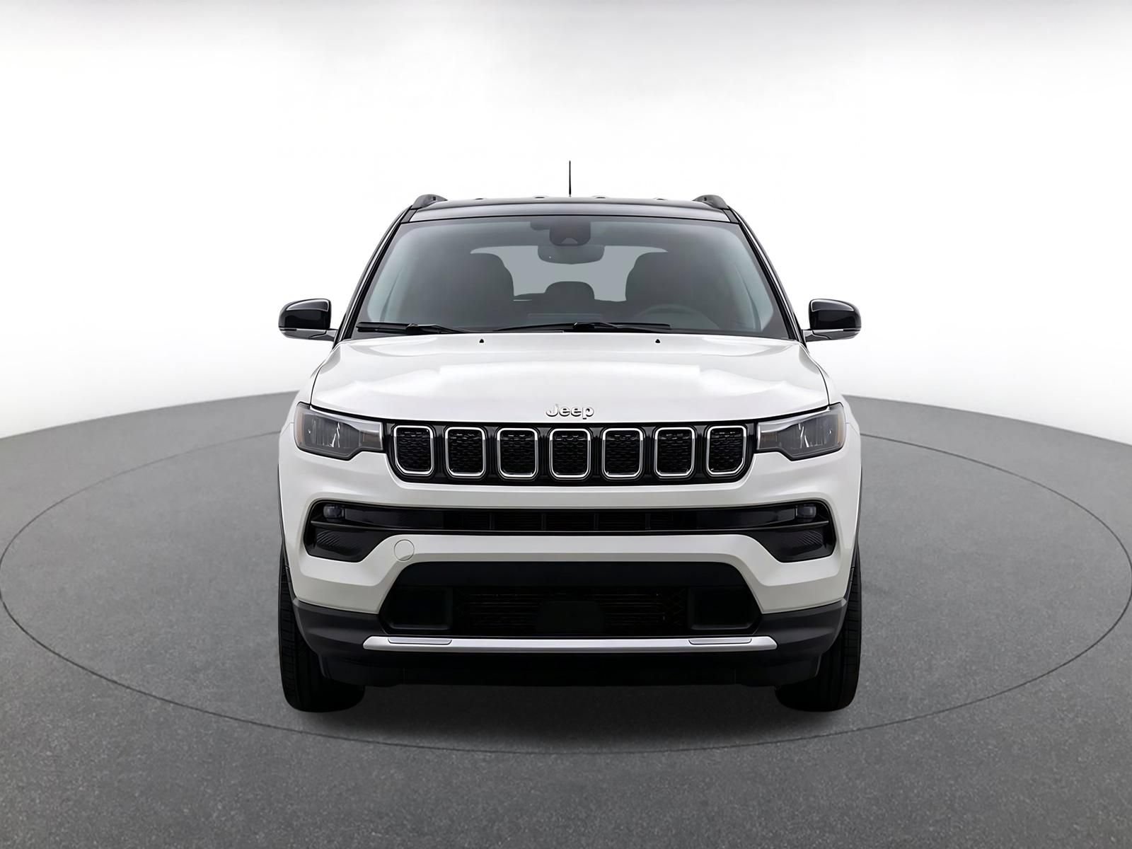 Used 2025 Jeep Compass Limited AWD/4WD image 2