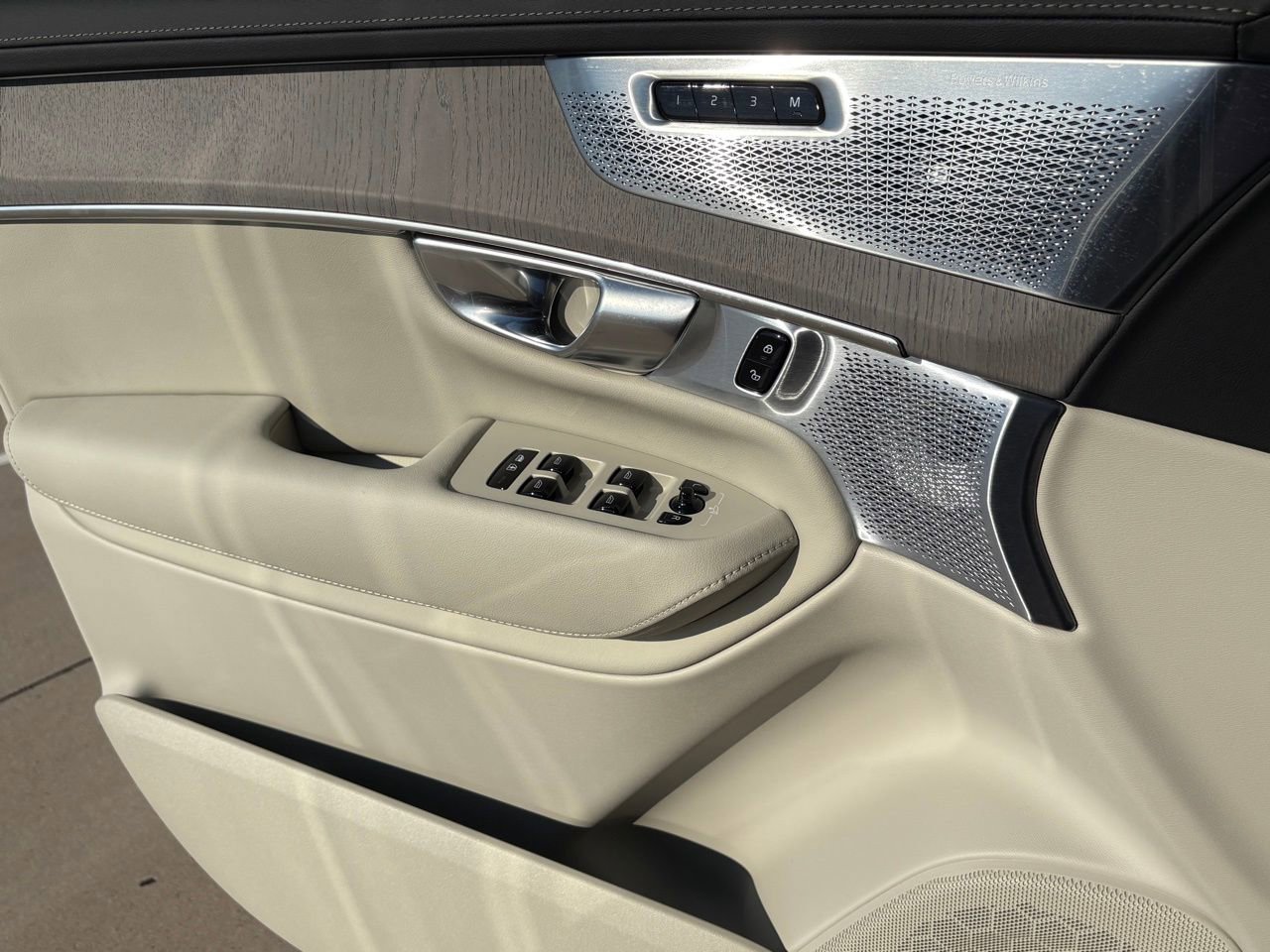 New 2026 Volvo XC90 B6 Ultra w/ Protection Package Premier image 16