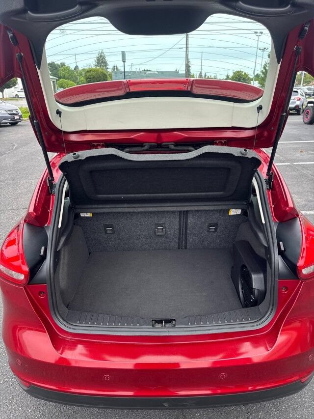 Used 2015 Ford Focus Titanium w/ Titanium Technology Package FWD image 13