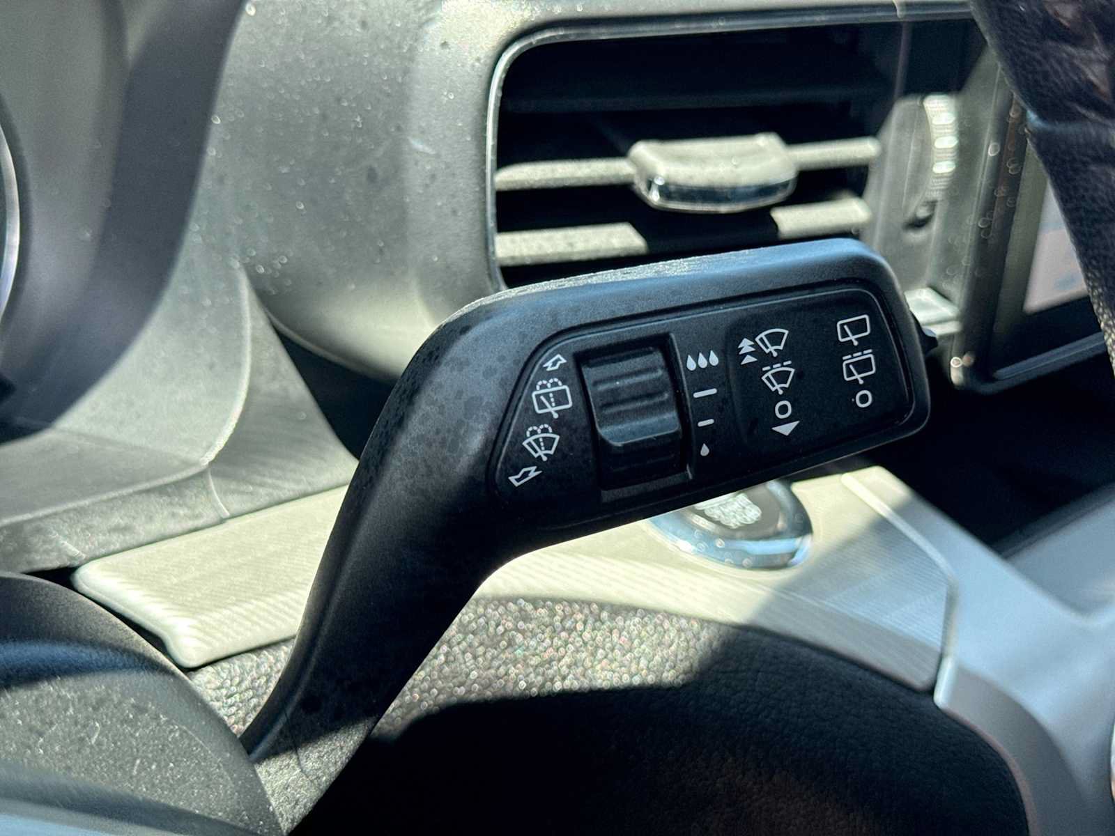 Used 2022 Ford Explorer XLT w/ Equipment Group 202A AWD/4WD image 26