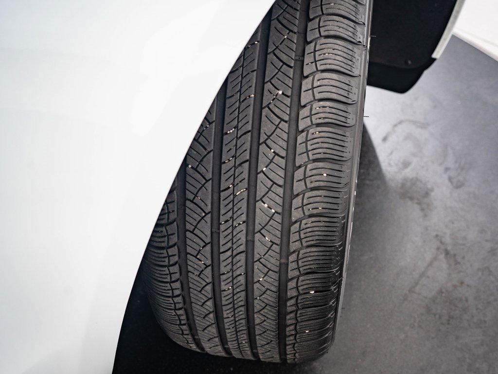 Certified 2024 Porsche Macan image 42