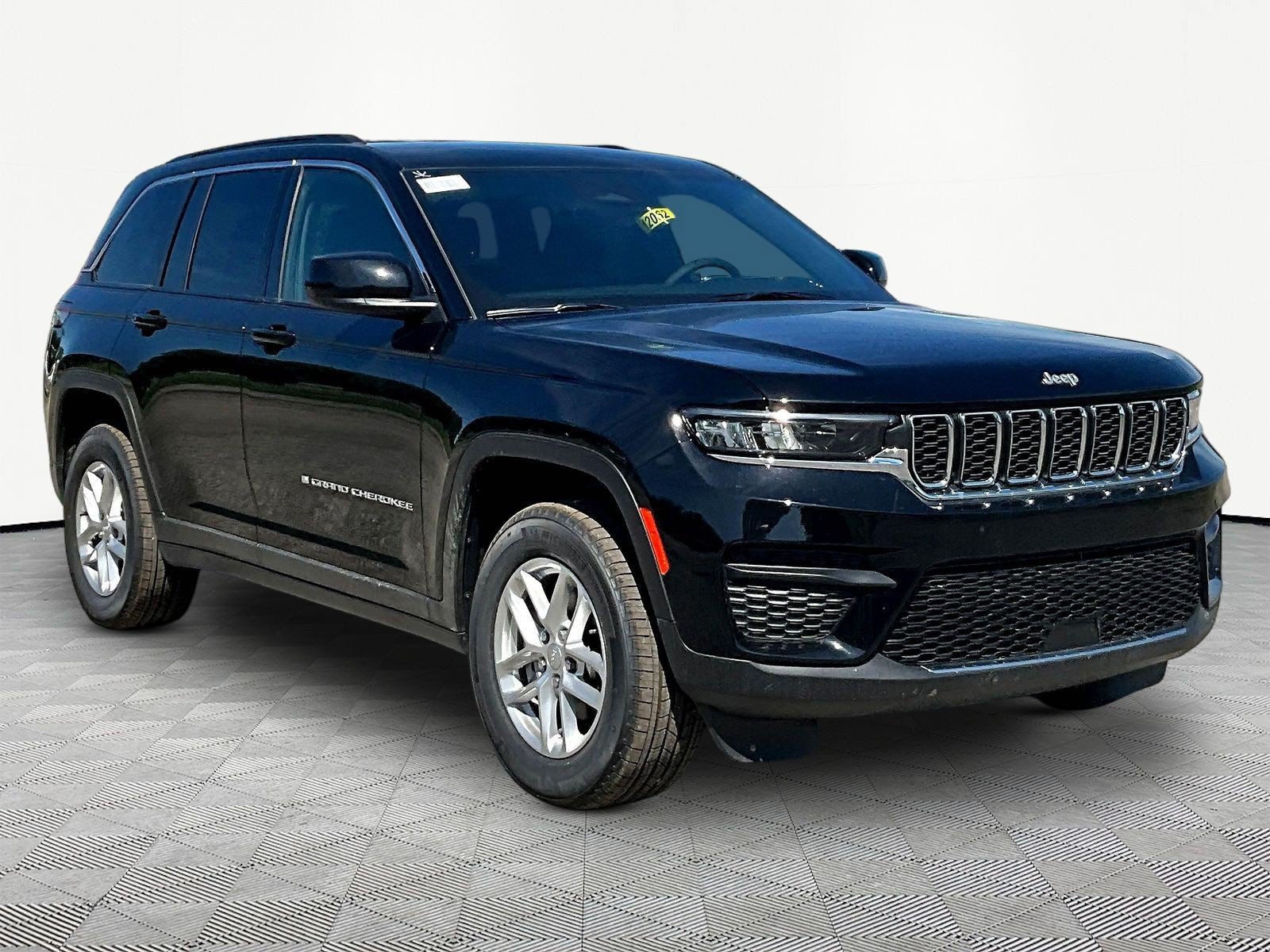 New 2026 Jeep Grand Cherokee Laredo w/ Trailer Tow Package AWD/4WD image 3