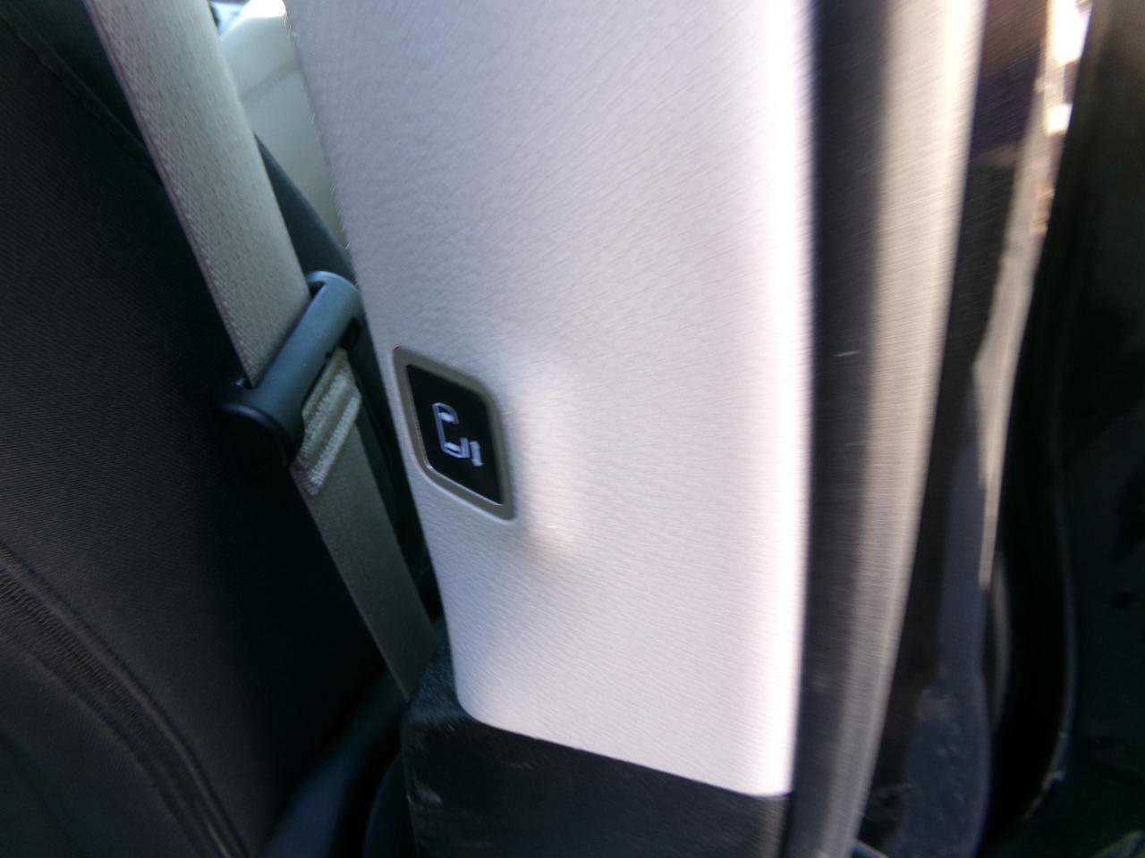 Used 2022 Chrysler Voyager LX FWD image 46