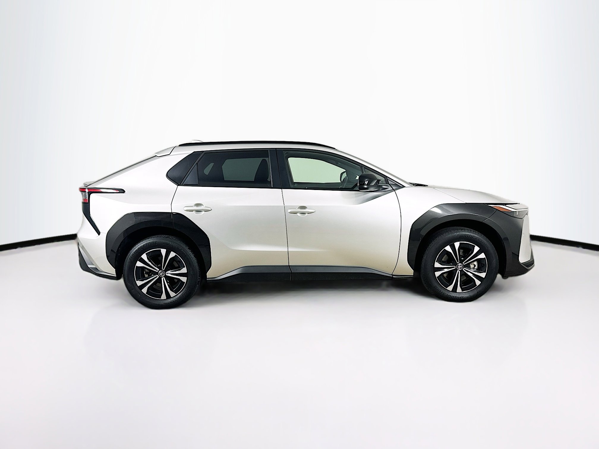 Used 2023 Toyota bZ4X XLE w/ Weather Package image 10