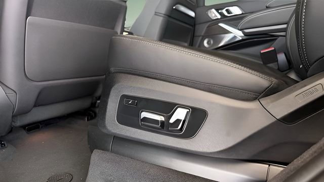 Used 2026 BMW X7 M60i image 50